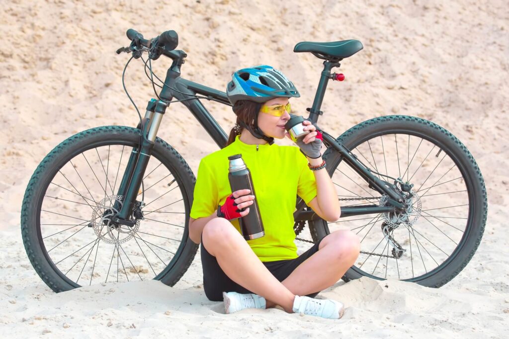 ¿Por qué debes comer antes de salir a entrenar con la bicicleta?