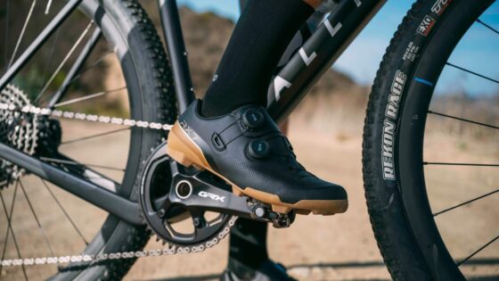 Shimano anuncia Shimano Dynalast 2.0, la siguiente evolución de su plataforma de diseño de zapatillas de ciclismo de eficacia probada.